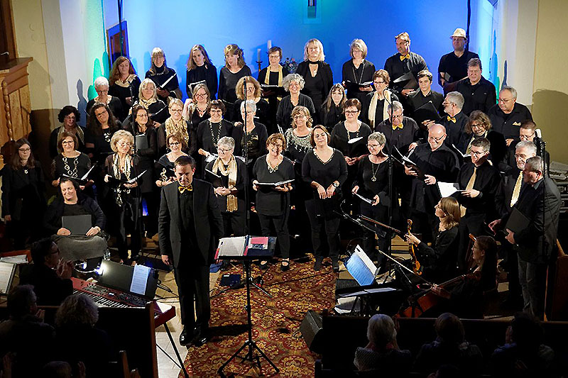 Singing People Still Beautiful j